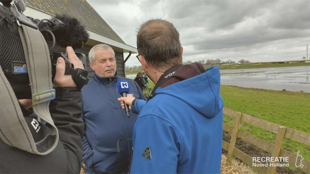 Interview tijdens opname NH-tv over start broedseizoen Interview tijdens opname NH-tv over start broedseizoen