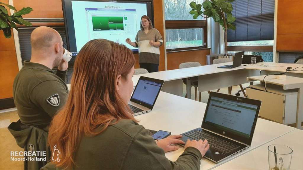 Medewerkers krijgen training in gebruik intranet Medewerkers krijgen training in gebruik intranet