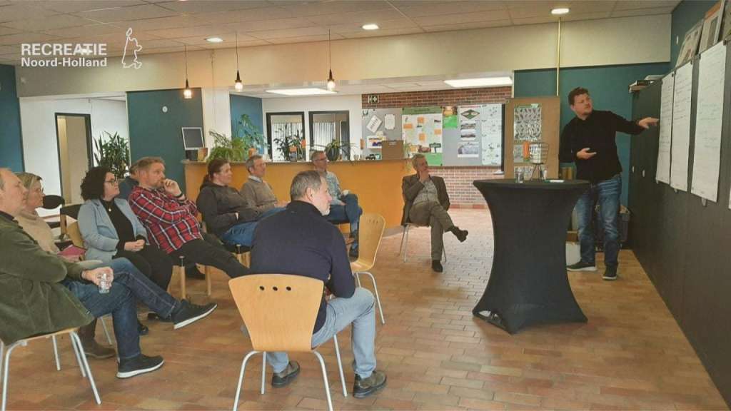 Medewerkers in bespreking Medewerkers in bespreking